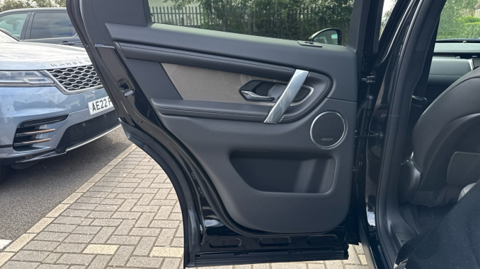 Land Rover Discovery Sport 2.0 D200 Metropolitan 5dr Auto [5 Seat] Diesel Station Wagon - Image 40
